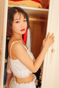 年轻女仆
